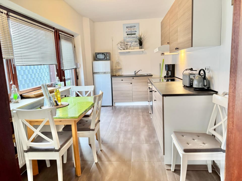 Coffee/tea facilities, Kitchen or kitchenette, Food and drinks, Dining area, Food, dishwasher, oven, pet friendly, stove, toaster