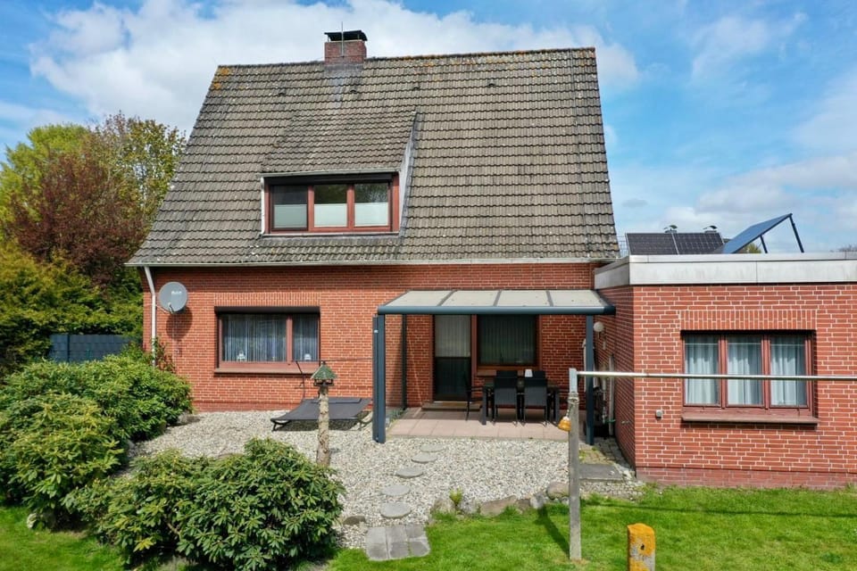 Property building, Spring, Day, Garden, Garden view