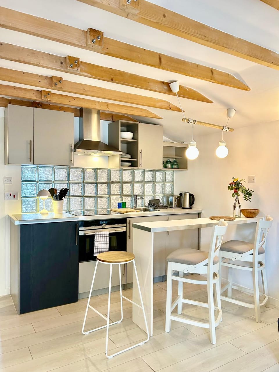 Modern self contained tiny home with patio Apartment in London