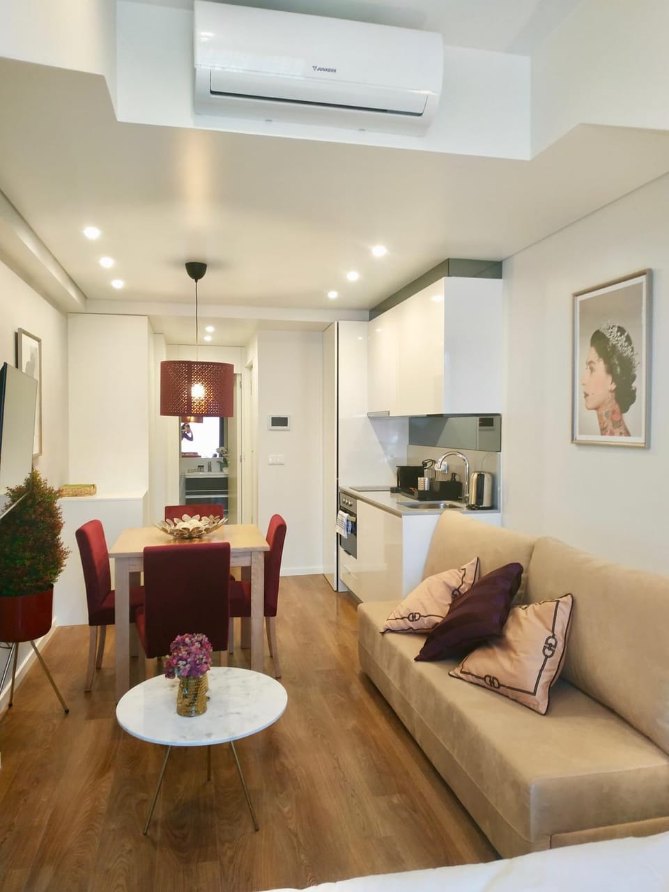 Living room, Seating area, Dining area