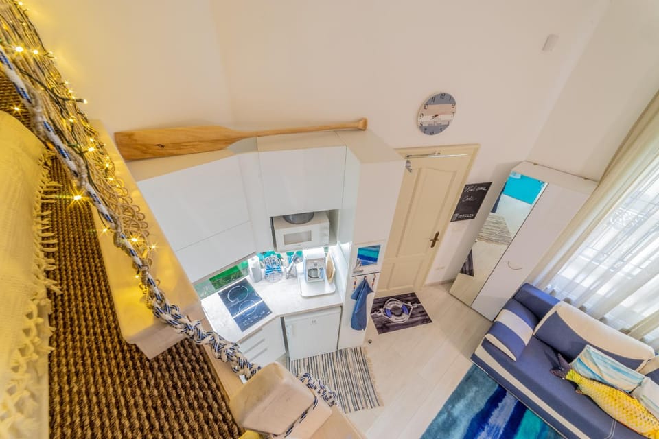 Kitchen or kitchenette, Seating area