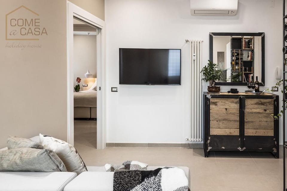 TV and multimedia, Kitchen or kitchenette, Living room, Seating area