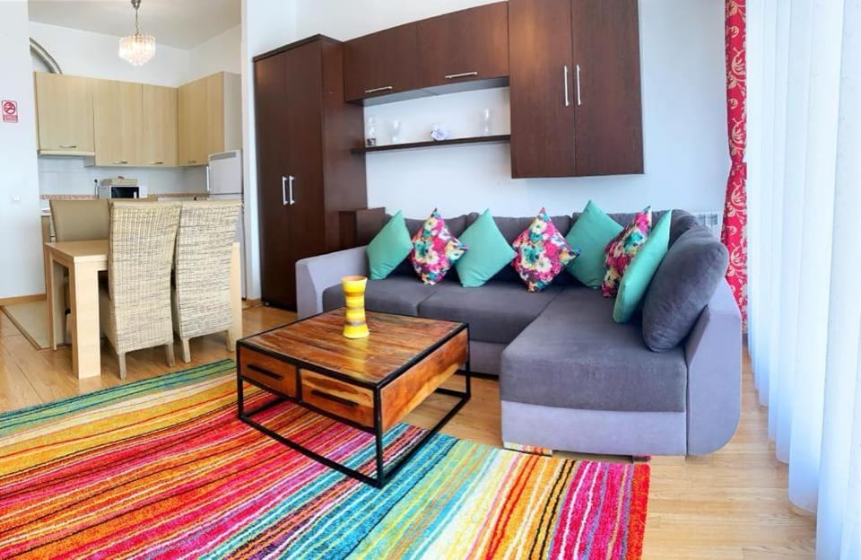 Kitchen or kitchenette, Living room, Seating area, Dining area, minibar