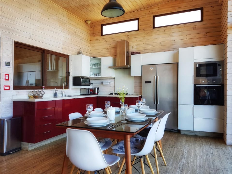 Kitchen or kitchenette, Living room, Seating area, Dining area