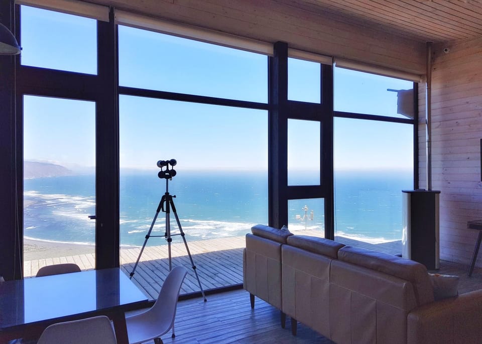 Communal lounge/ TV room, Seating area, Sea view