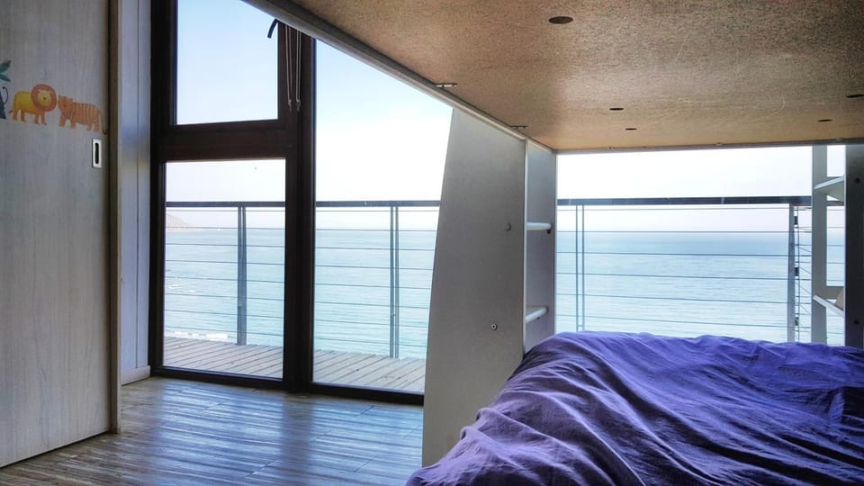 Sea view, bunk bed
