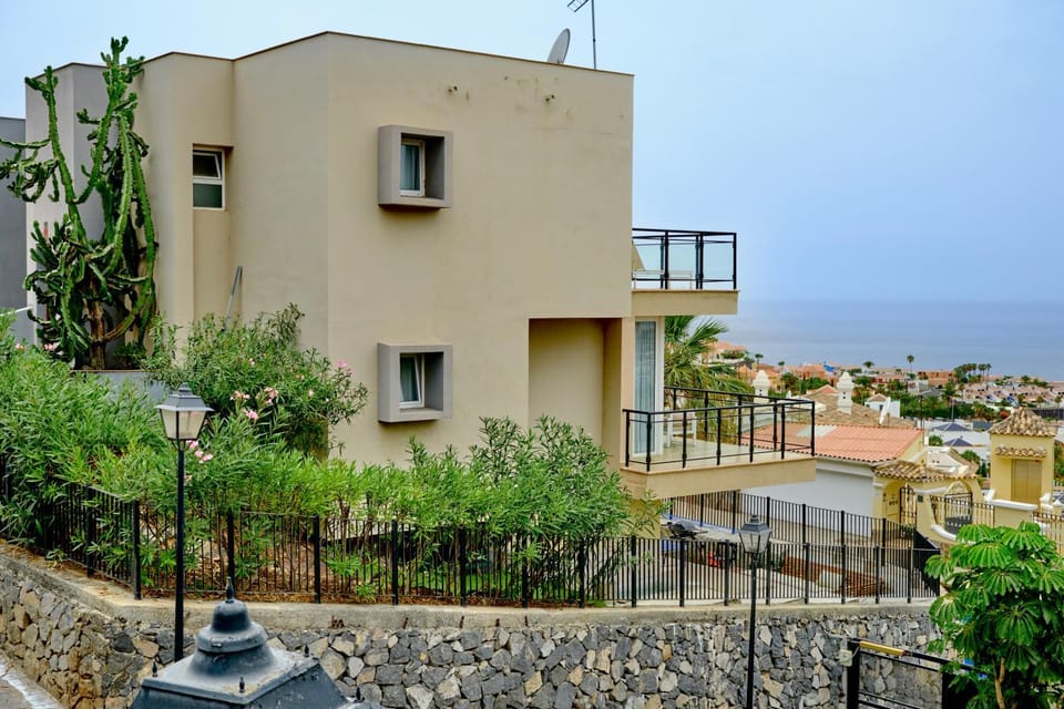 Property building, Day