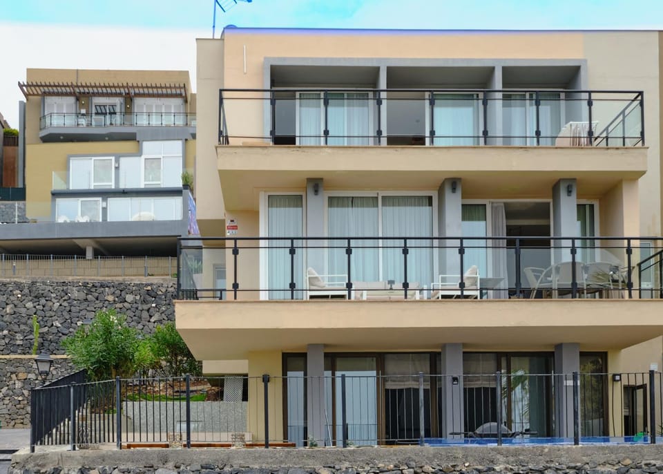 Property building, Day
