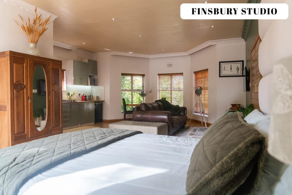Bed, Kitchen or kitchenette, Dining area, Bedroom