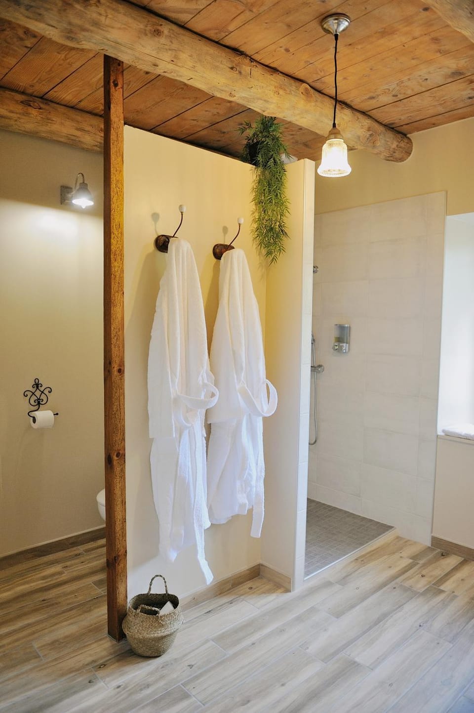Suite romantique privative en pleine nature Au chant de l'eau Bed and Breakfast in Auvergne-Rhône-Alpes