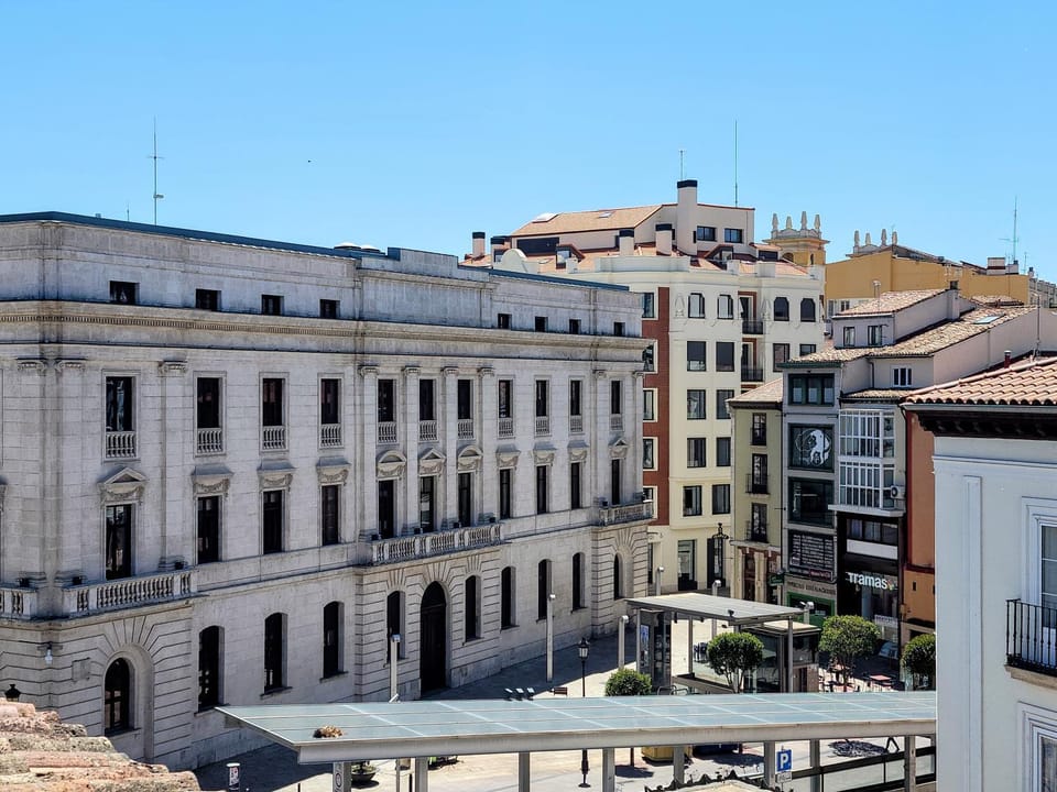 Nearby landmark, Off site, Neighbourhood, City view, Street view