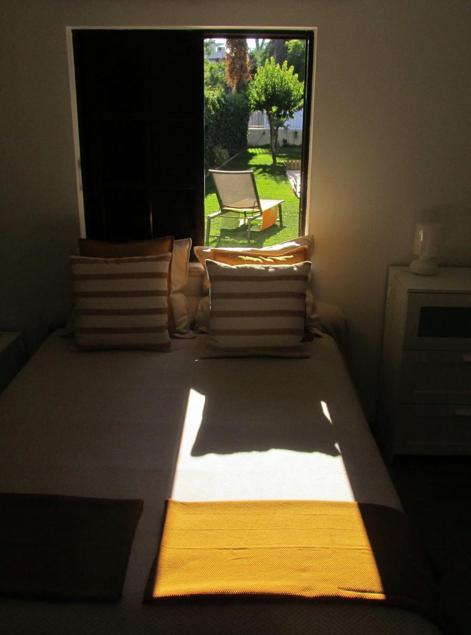 Bed, View (from property/room), Bedroom, Garden view