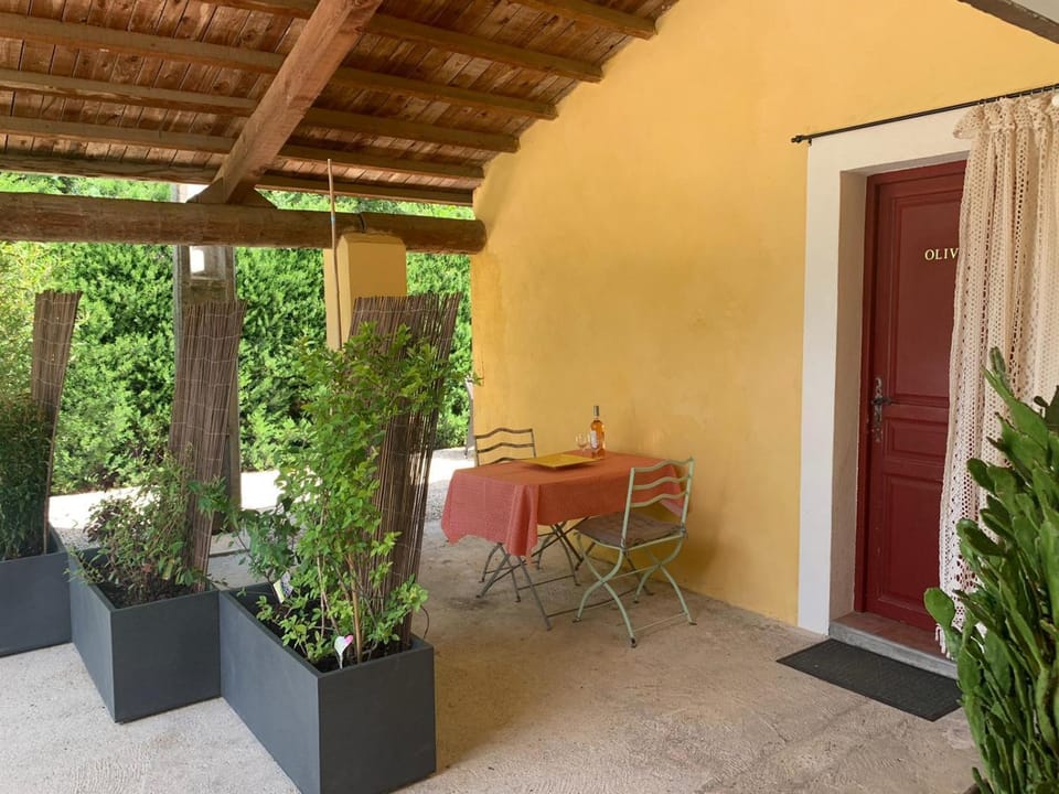 Patio, Facade/entrance