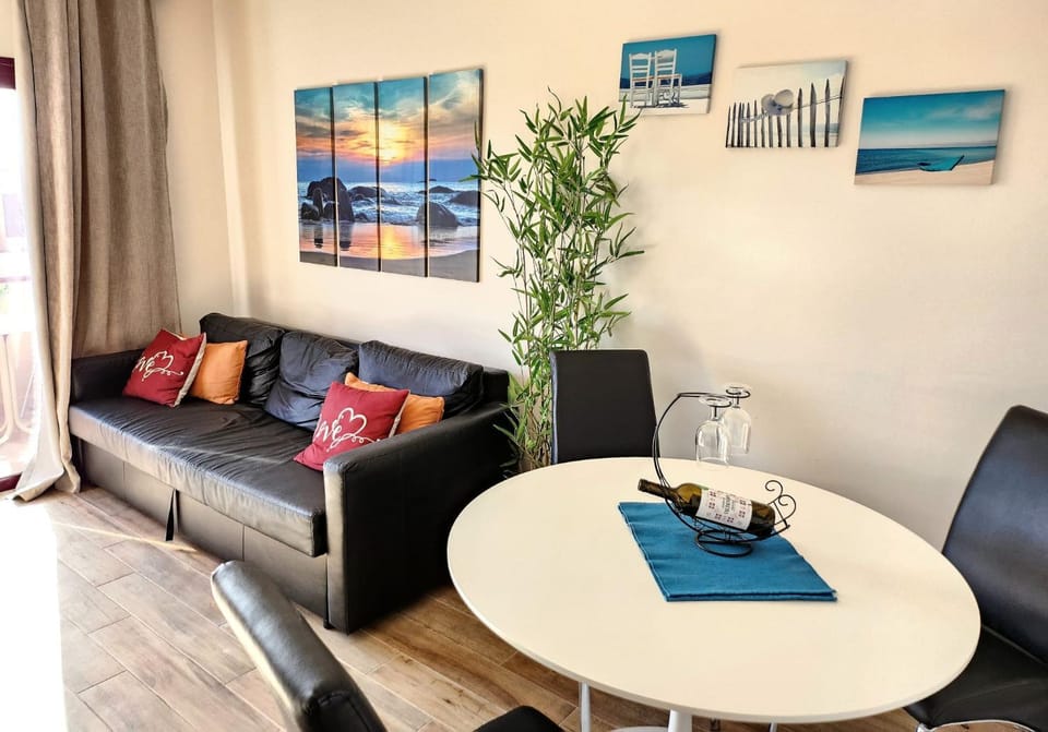 Living room, Decorative detail, Seating area, Dining area