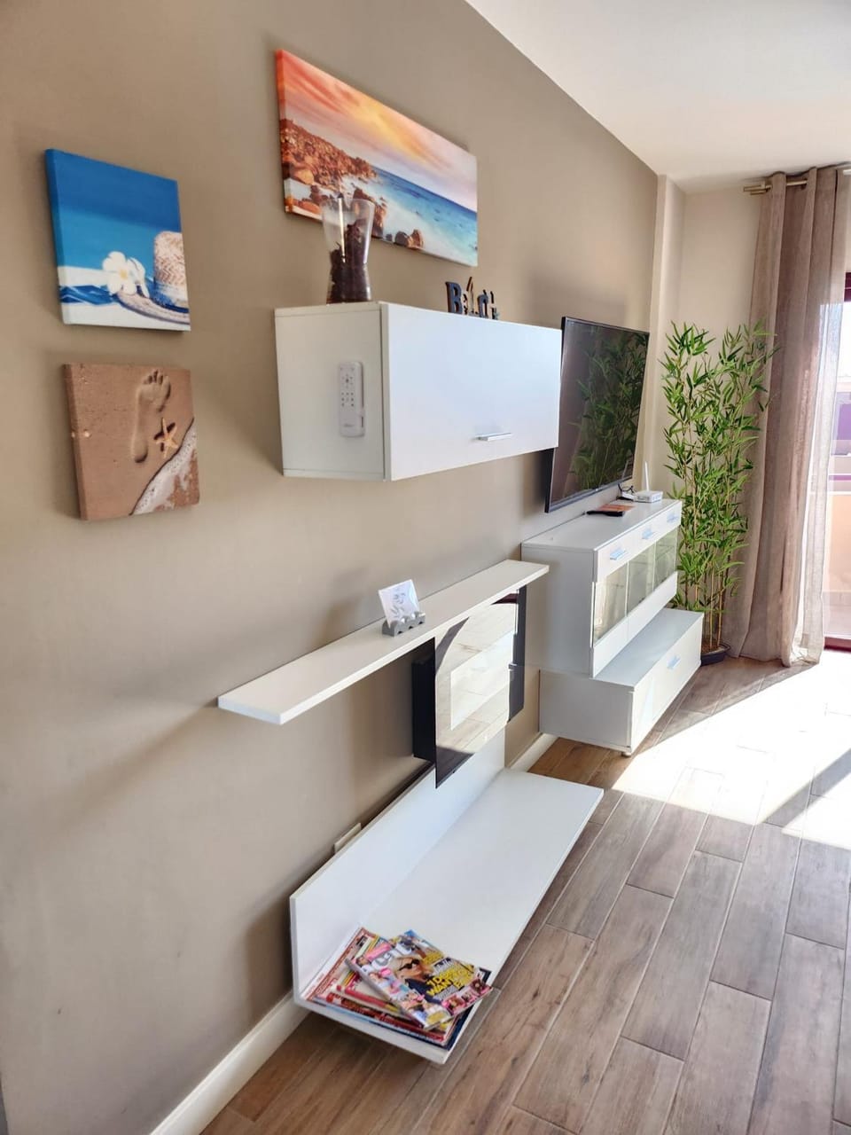 TV and multimedia, View (from property/room), Kitchen or kitchenette, Living room, Seating area, Garden view, Pool view, Swimming pool