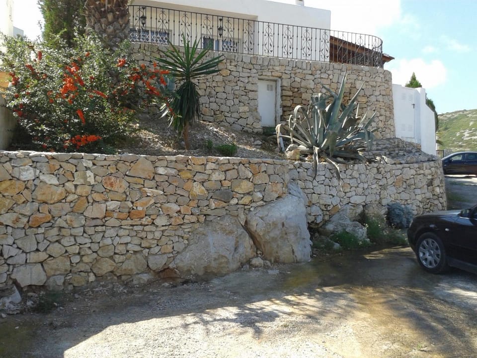 Property building, Facade/entrance, Off site