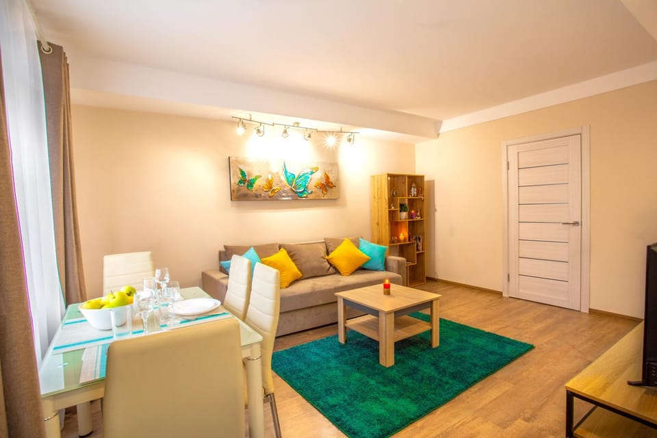 Living room, Seating area, Dining area