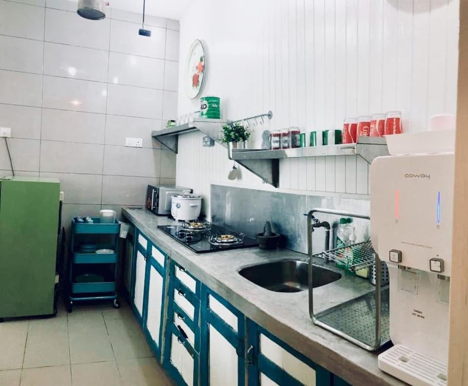 Conezion IOI Putrajaya (Rustic Suite, 3 Bedrooms, 2 Baths, WiFi, Pool & City View) by MRK Apartment in Putrajaya