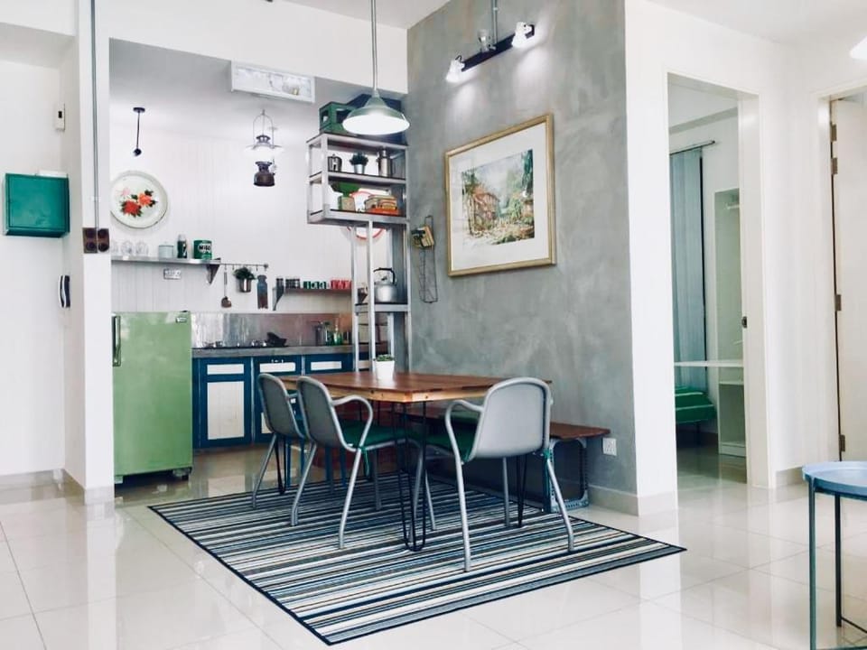 Conezion IOI Putrajaya (Rustic Suite, 3 Bedrooms, 2 Baths, WiFi, Pool & City View) by MRK Apartment in Putrajaya