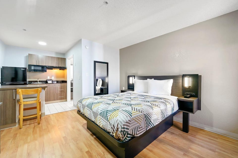 Bed, Kitchen or kitchenette, Bedroom, kitchen