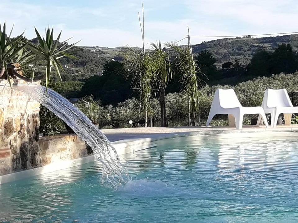 Decorative detail, Pool view