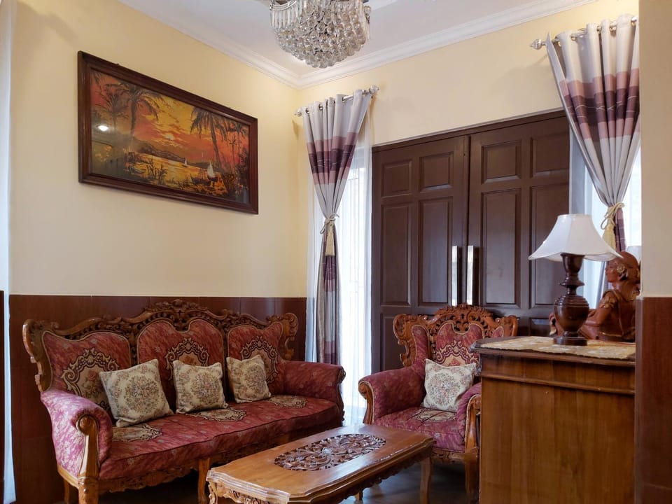 TAMA Guesthouse 16 People for Family or Group Apartment in Indonesia
