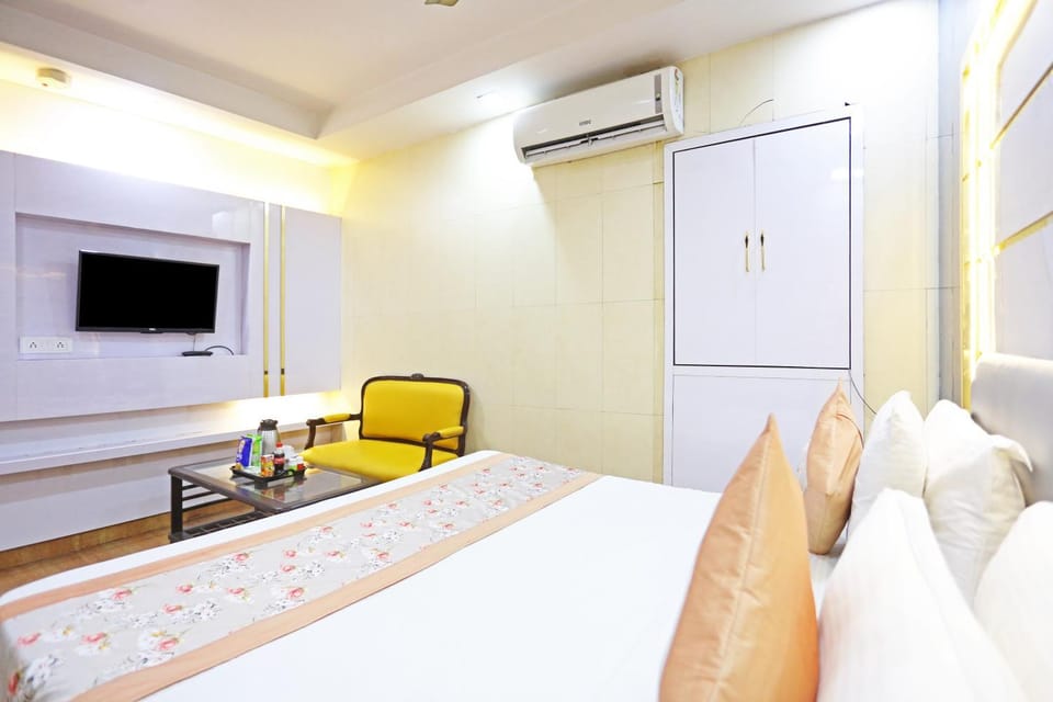 TV and multimedia, Photo of the whole room, Bedroom, air conditioner
