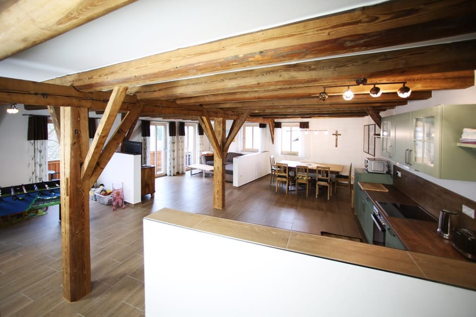 Kitchen or kitchenette, Communal kitchen