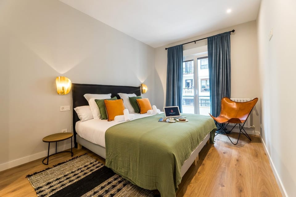 Bed, Photo of the whole room, Bedroom