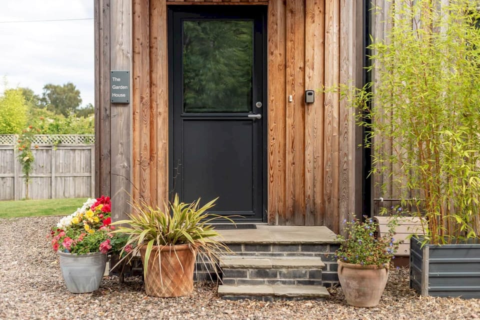 Property building, Facade/entrance, Off site