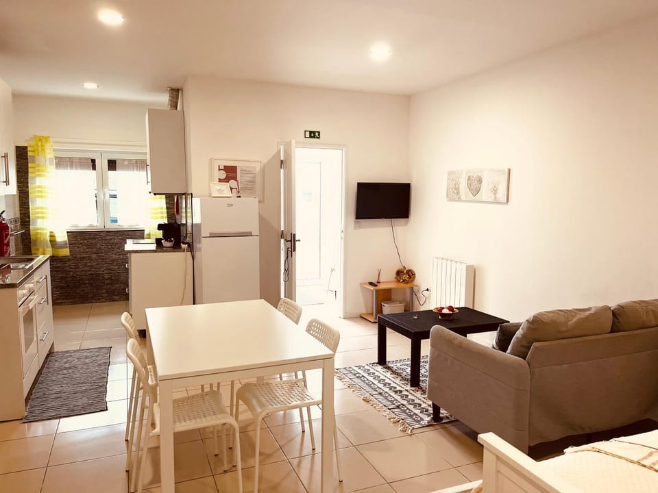 TV and multimedia, Kitchen or kitchenette, Dining area