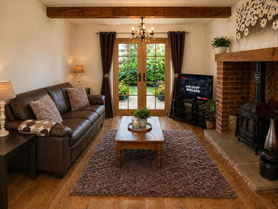 Measure Cottage - Sleeps 4 - Private Hot tub and garden House in Wychavon District