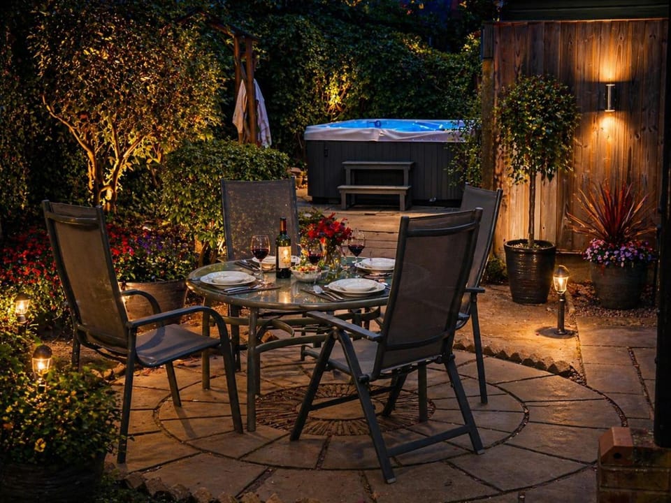 Measure Cottage - Sleeps 4 - Private Hot tub and garden House in Wychavon District