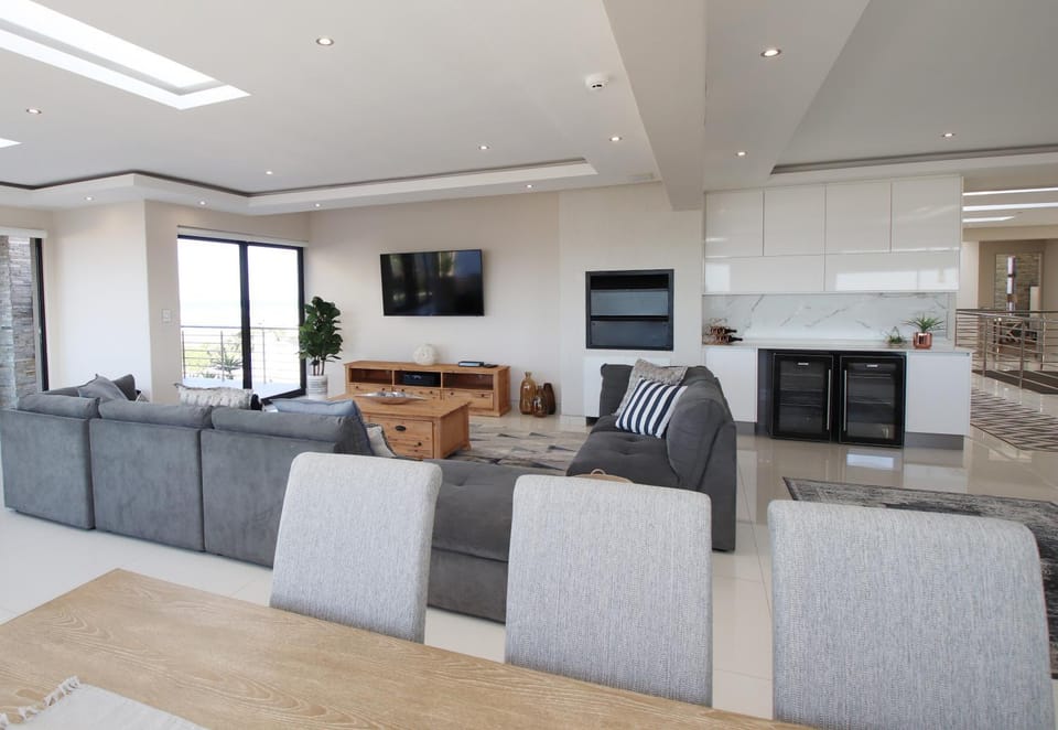 Communal lounge/ TV room, Communal lounge/ TV room, TV and multimedia, Seating area, Evening entertainment