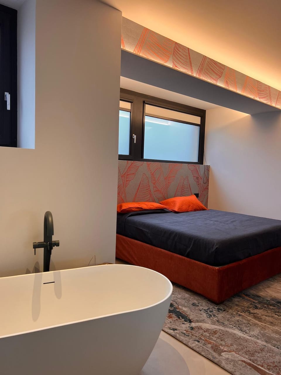 Photo of the whole room, Bedroom