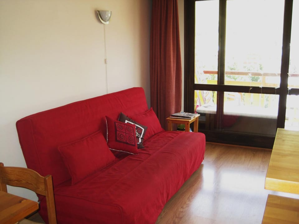 Bed, Living room, Seating area