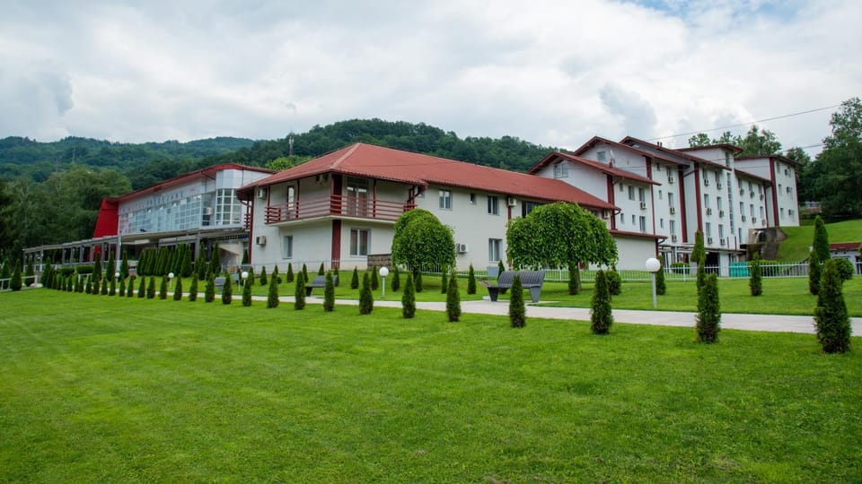 Property building, Neighbourhood