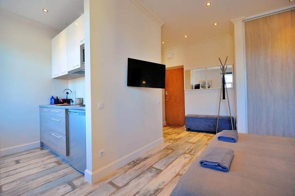 TV and multimedia, Kitchen or kitchenette