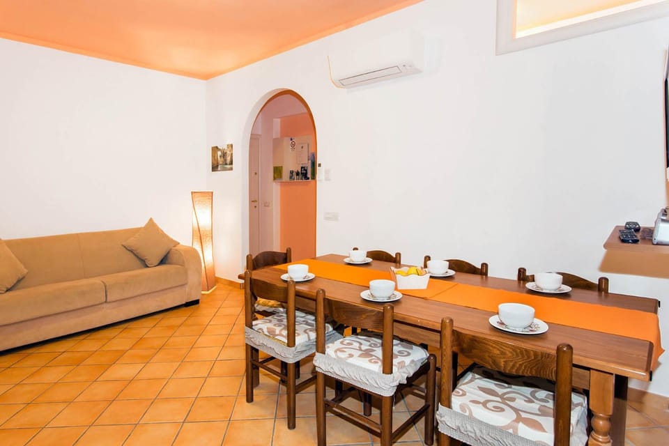 Communal lounge/ TV room, Living room, Seating area