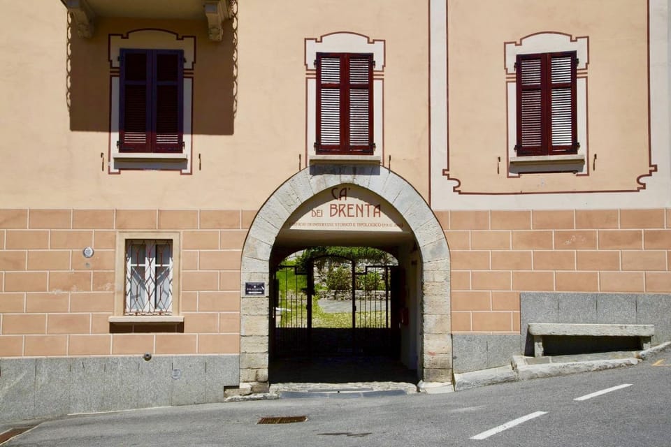 Facade/entrance, Off site