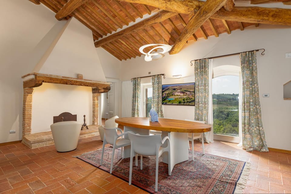 Communal lounge/ TV room, Day, Summer, Living room, On site, City view, Garden view, Pool view
