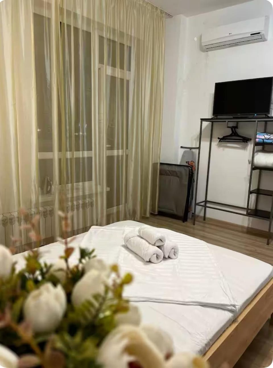 Bed, TV and multimedia, Photo of the whole room, Bedroom, air conditioner