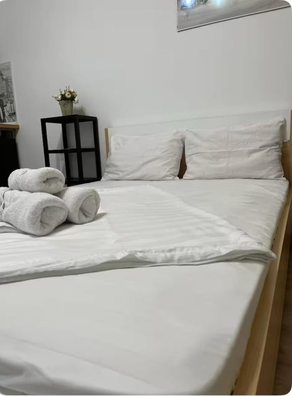 Bed, Bedroom, towels