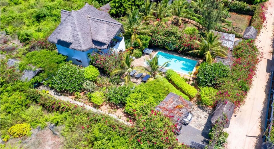 Property building, Bird's eye view, Garden view, Pool view
