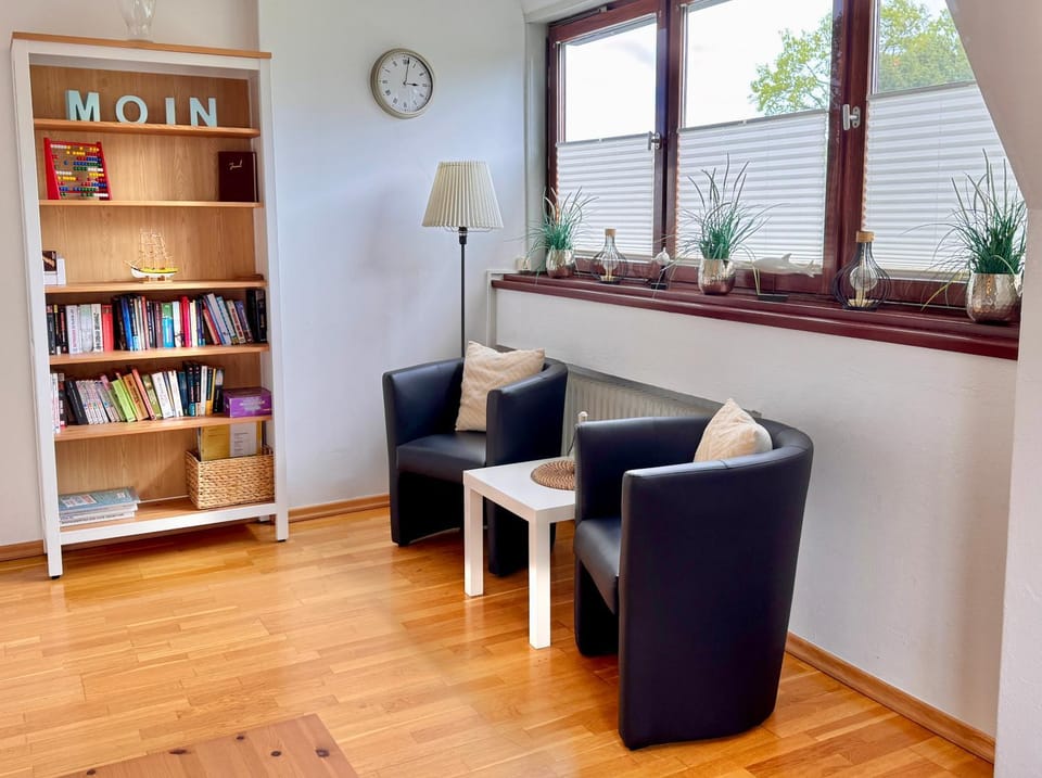 Living room, Photo of the whole room
