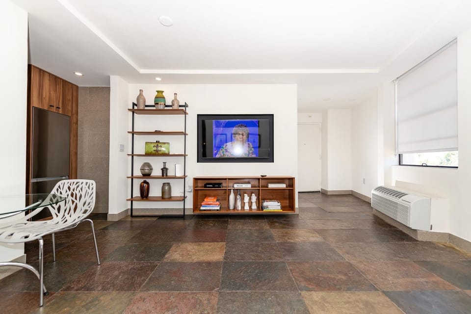 Sobe Apartments Apartment in Flamingo Lummus