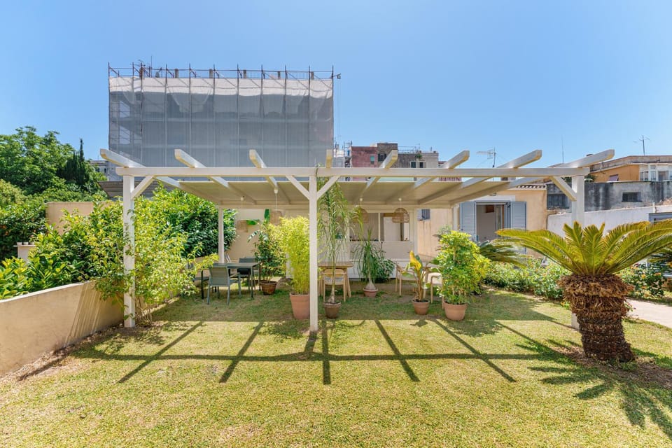 Property building, Patio, Garden, Breakfast