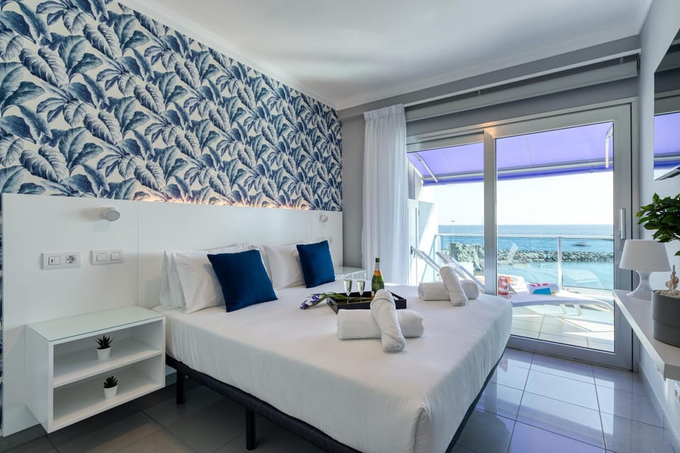 Bed, Photo of the whole room, Bedroom, Sea view