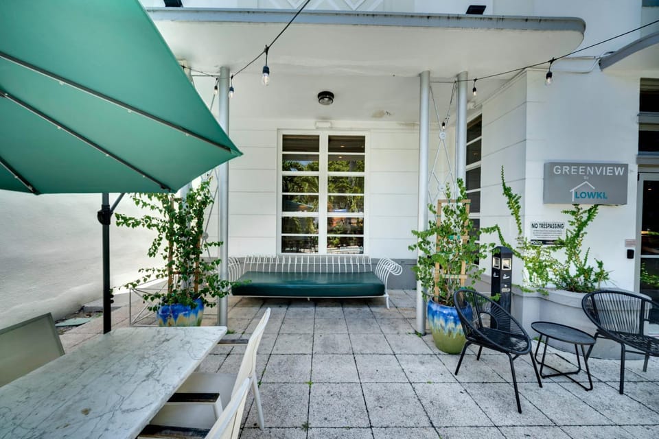 Property building, Patio, Facade/entrance