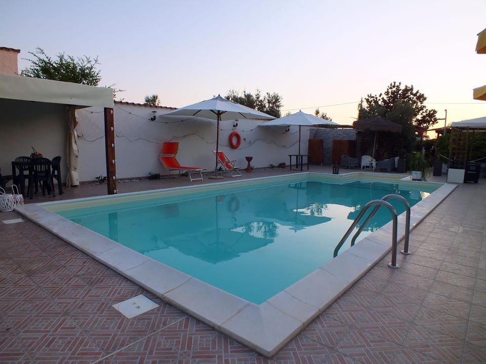 Swimming pool, Swimming pool